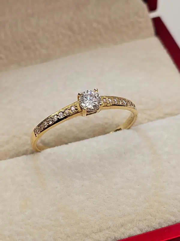 Anillo Solitario Circón